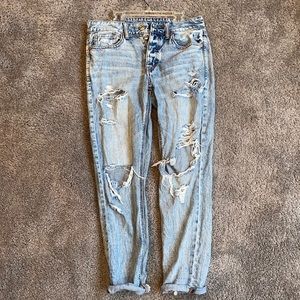 American Eagle Ripped Tom Girl Jean